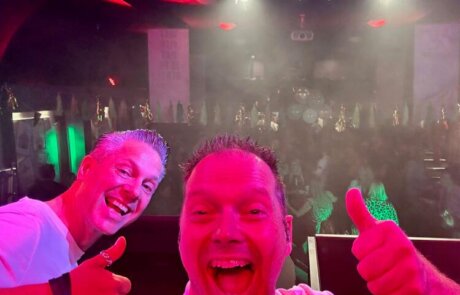 optreden in het theater Calypso met DJ en zanger. Lustrum 25 jaar De Kresj.