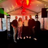 Live optreden van zanger Shorty en DJ tijdens een tuinfeest – Shorty and the DJ verzorgen muziek voor bruiloften, bedrijfsfeesten en privéfeesten in Nederland